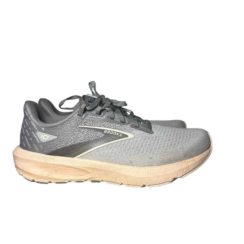 Brooks Launch 10 womens 7.5 grey/crystal grey/pale Peach colorway breathable run - Image 2