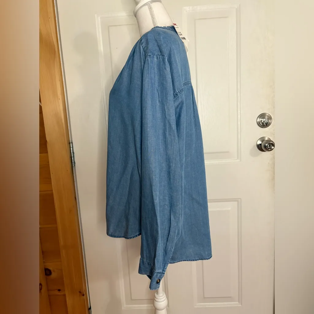 Jane and Delancey Light Blue hi/low Denim Button Top size L NWT - Image 3