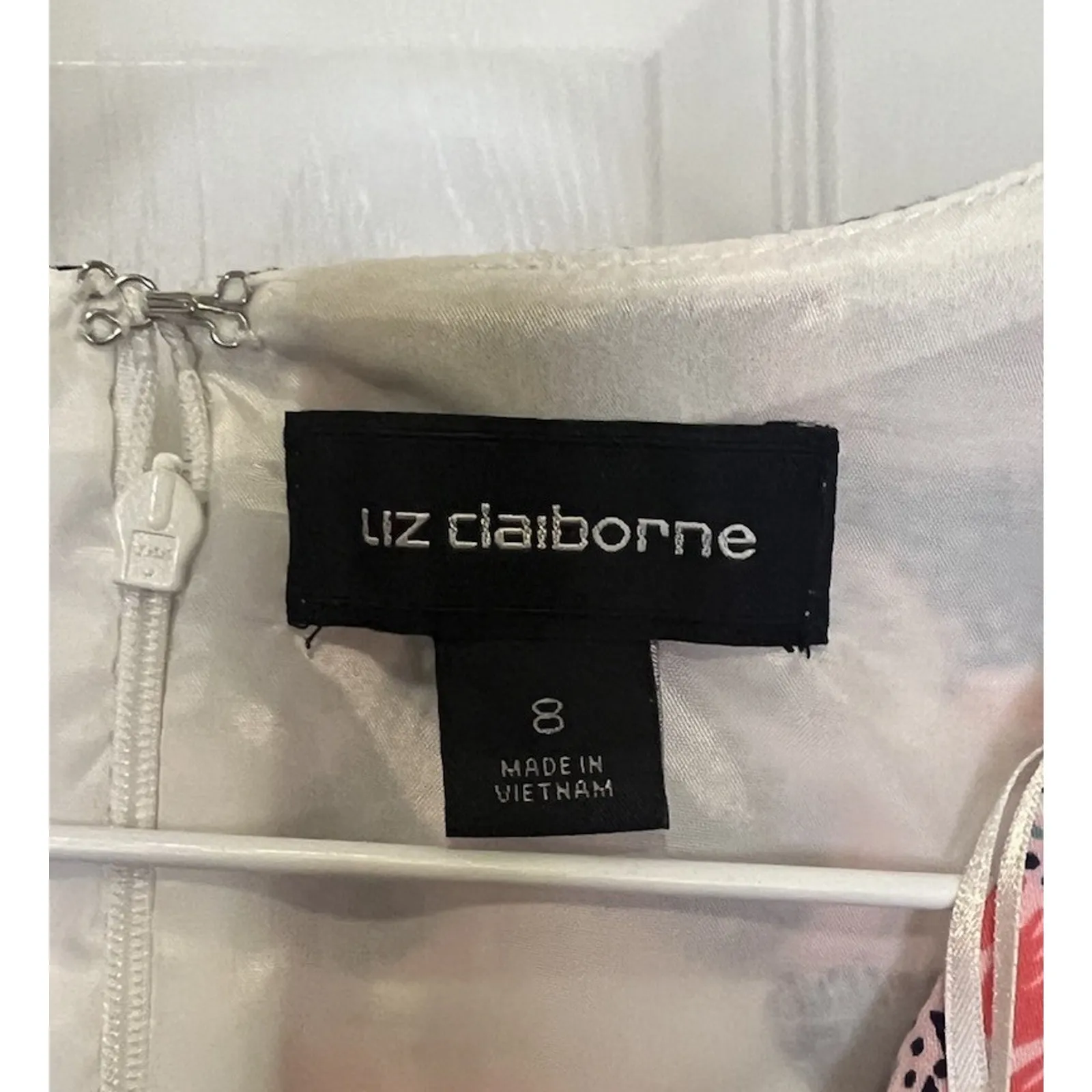 Liz Claiborne Woman’s Sleeveless V Neck Floral Lined Zip Back Fit Flare Size 8. - Image 11