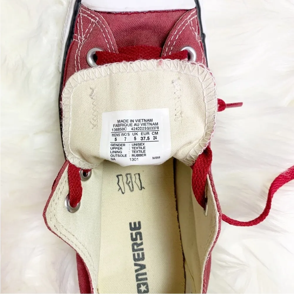 Converse Unisex Size 7 Womens, Size 5 Mens Red Canvas Chuck Taylor Sneakers - Image 2