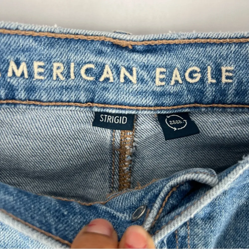 American Eagle 100% Cotton Light Wash Ripped Distressed Denim Relaxed Short - Image 7