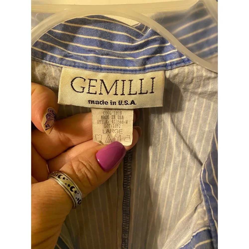 Blue white pinstripe 3/4 sleeve button up top size large - Image 4