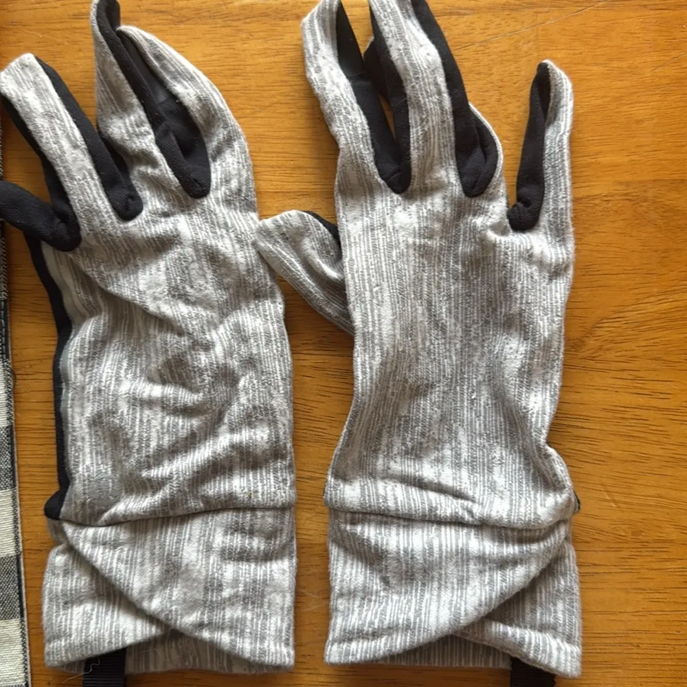 Gray and Black Gloves - Image 4