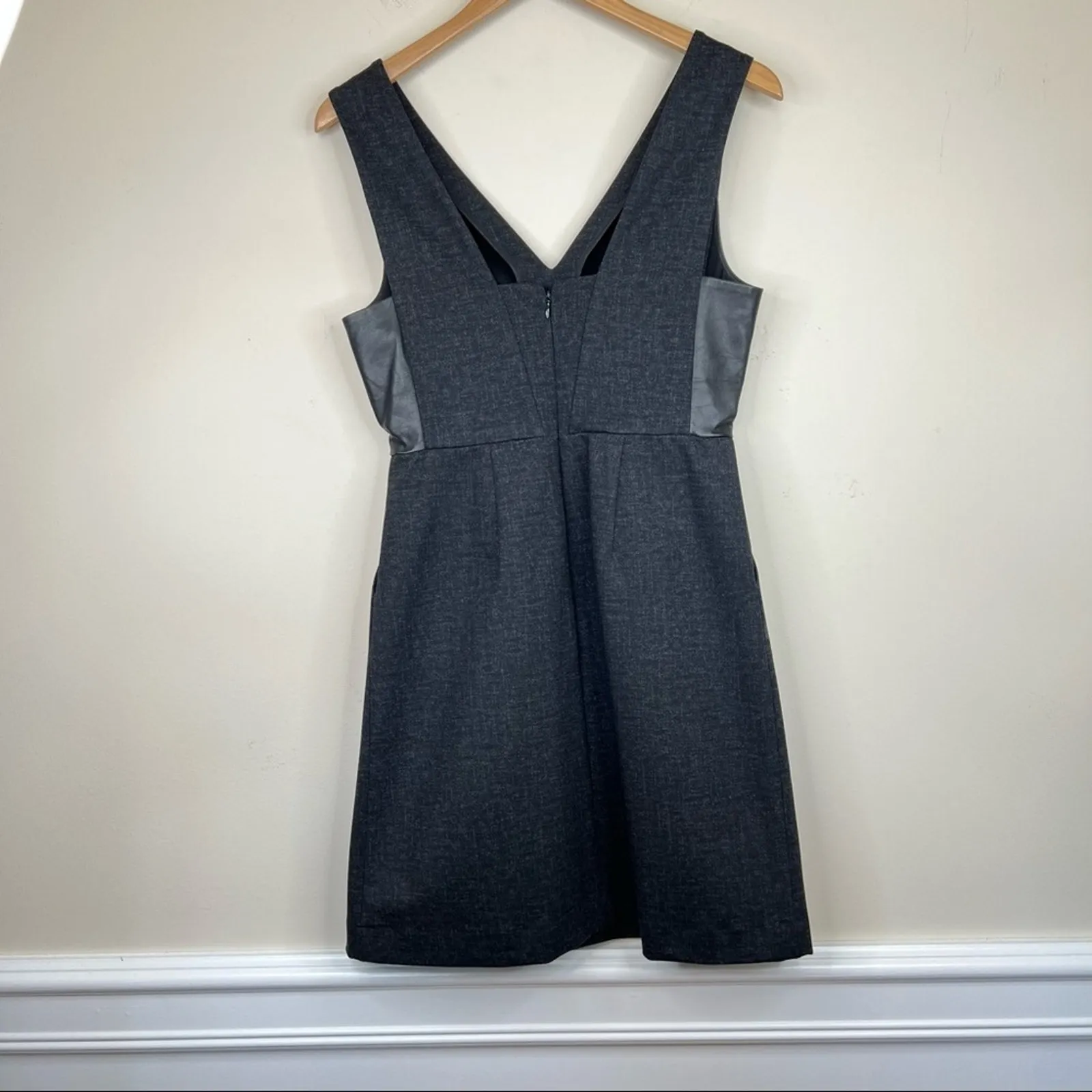 Madewell dress women's 2 V neck leather insets ponte sleeveless knee length gray - Image 7