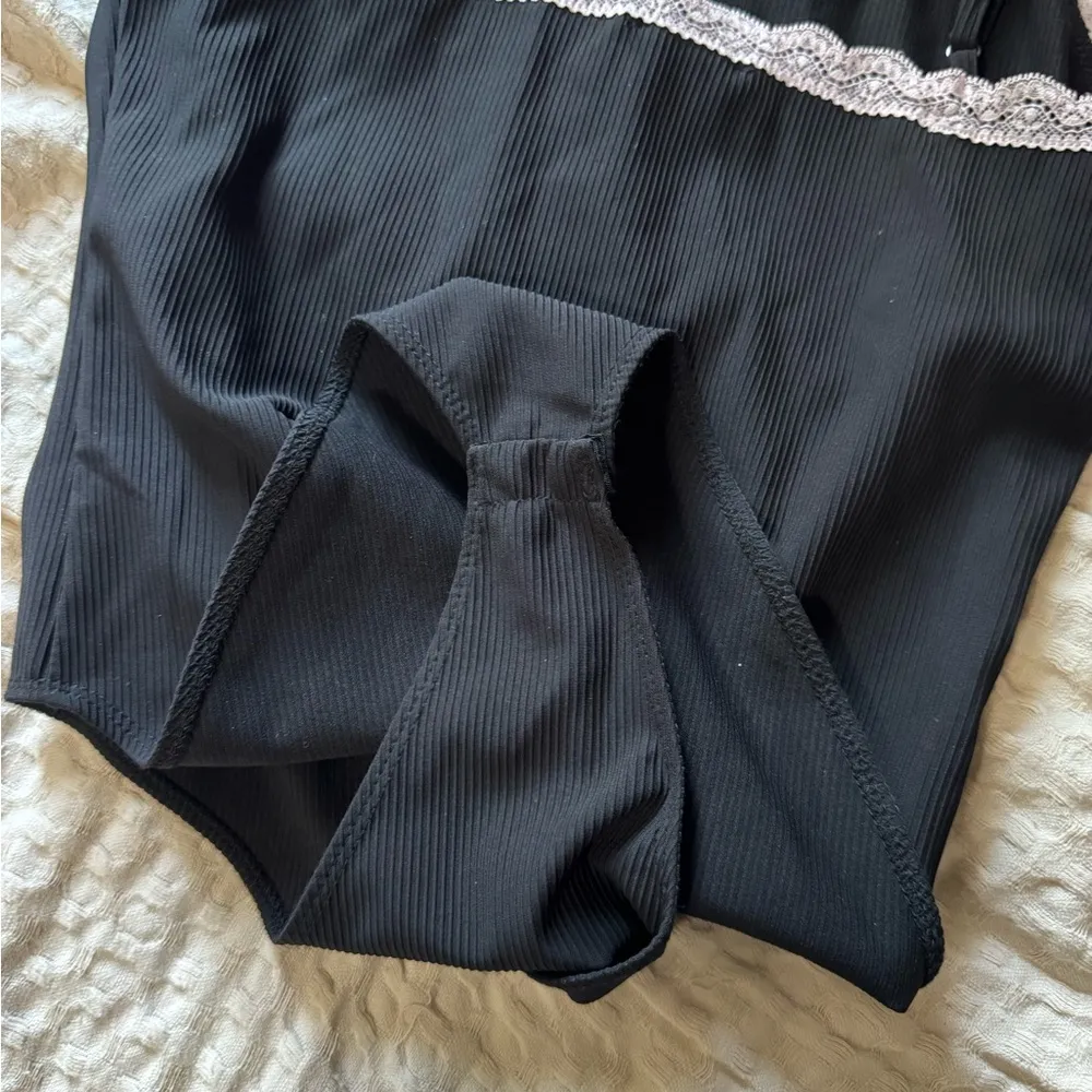 Edikted lace trim bodysuit - Image 3