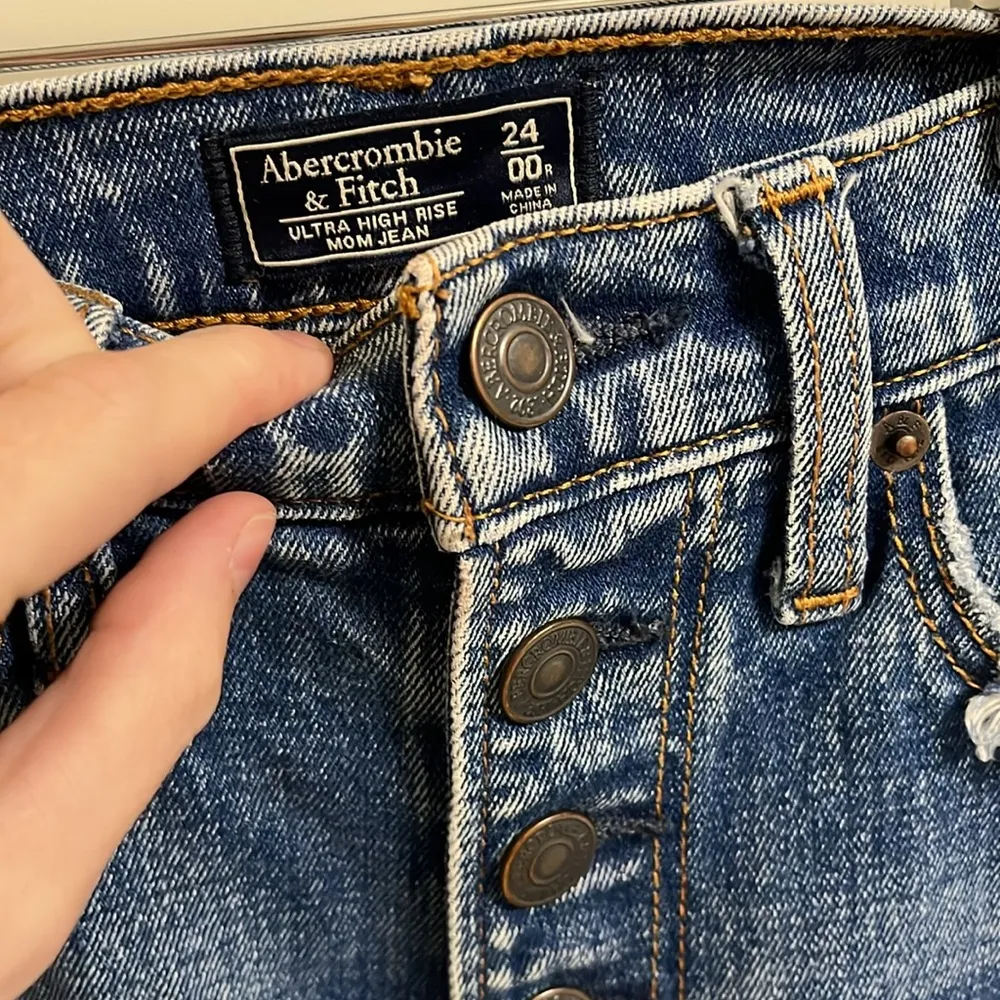 | Ultra High Rise Mom Jean Button Fly Distress Raw hem - Image 5