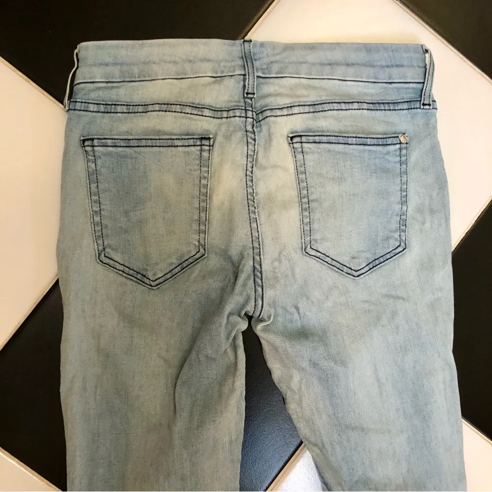 Koral Light Wash Denim Relaxed Skinny Leg Jeans Stretchy Mid-Rise Casual  sz 28 - Image 8