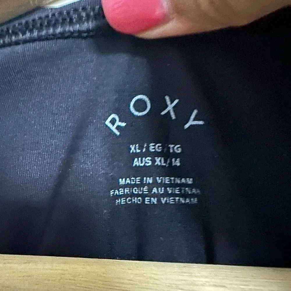 Roxy Essentials Long Sleeve Zip-up Rashguard Rash Guard Shirt XL Black - Image 5