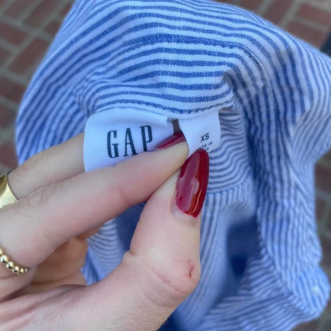 100% cotton Blue and white button-up shirt sz xs - Image 3