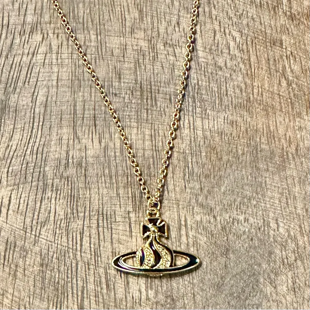 New Authentic Vivienne Westwood
Orb/Antoinette Necklace; Gold/Black w/Dust bag - Image 6
