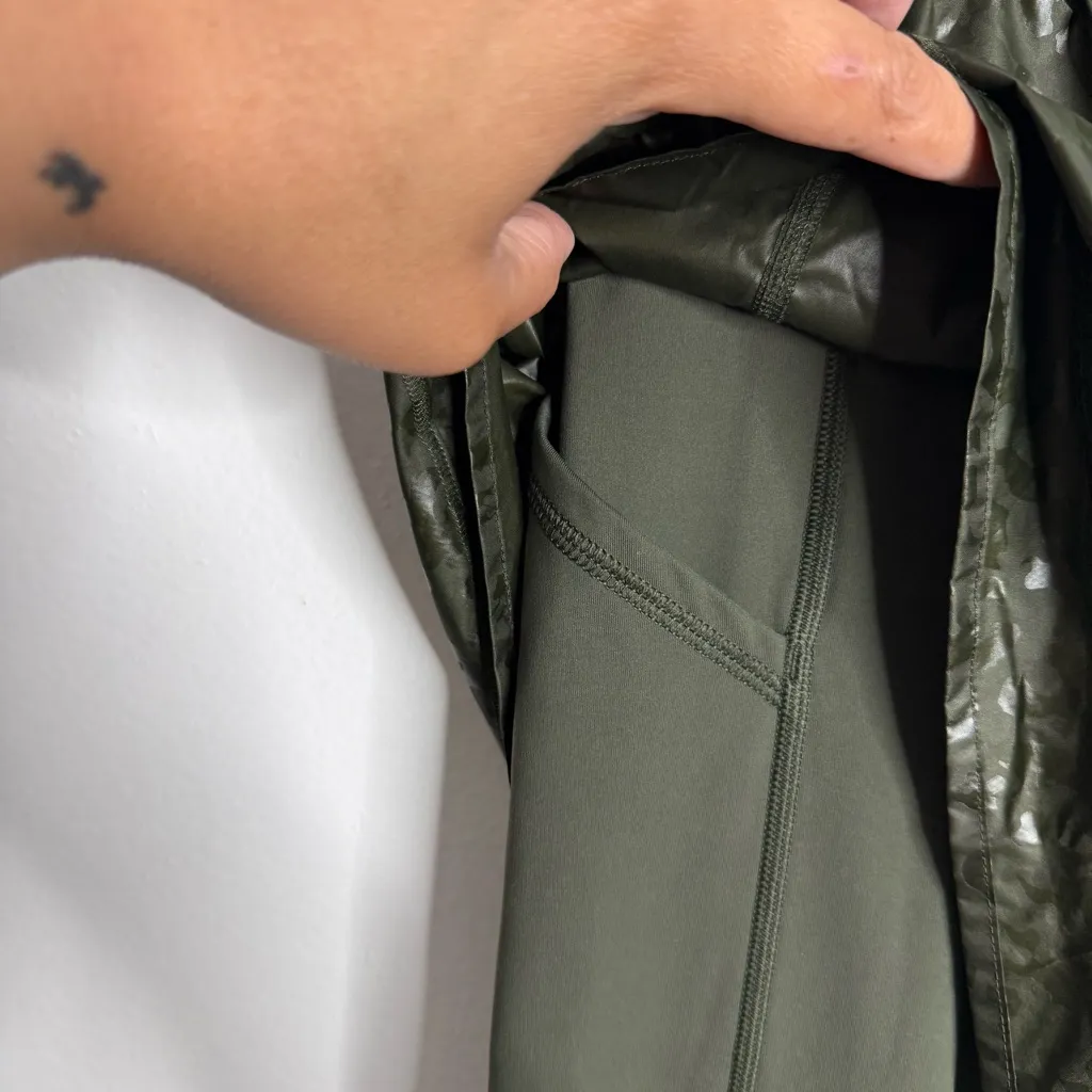 Athleta Rainier 2 In 1 Tight Olive Green Size Medium‎ - Image 7