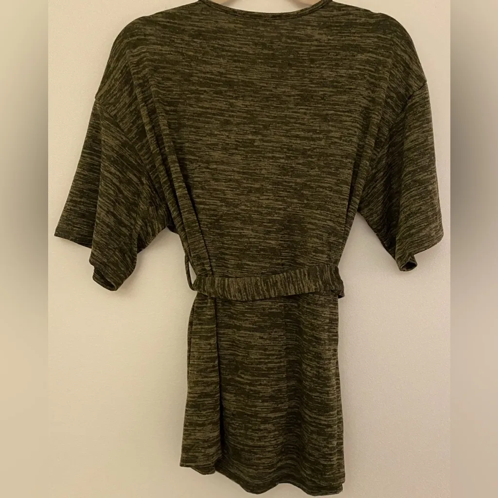 Vine and Love Olive Short Sleeve Sweater Top Women's Sz Medium - Image 2