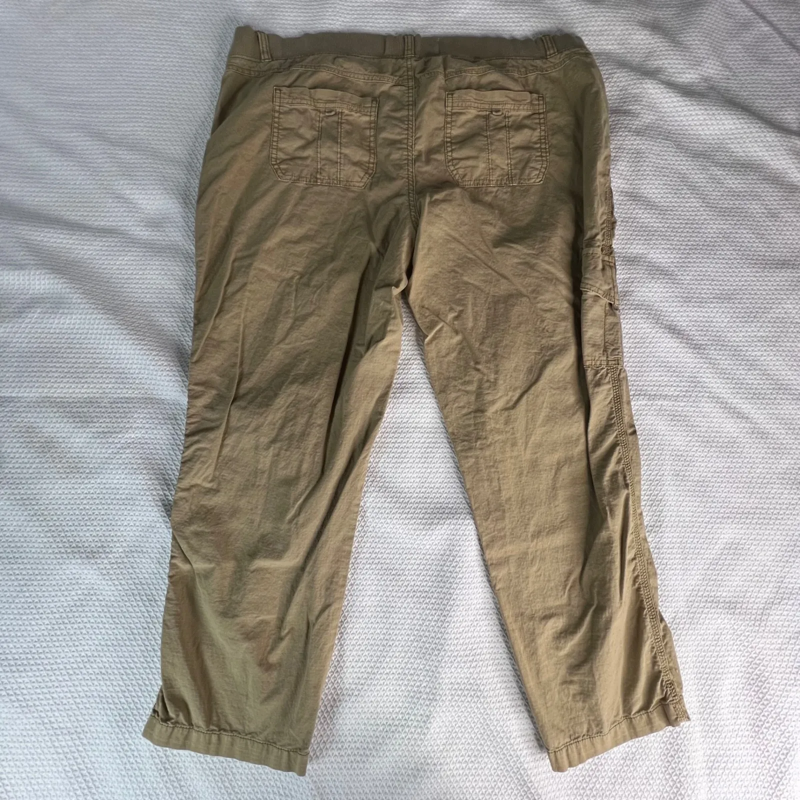 Sonoma Women Khaki Cargo Cropped Pants Elastic Waist Zipper Pockets Size 16 - Image 7