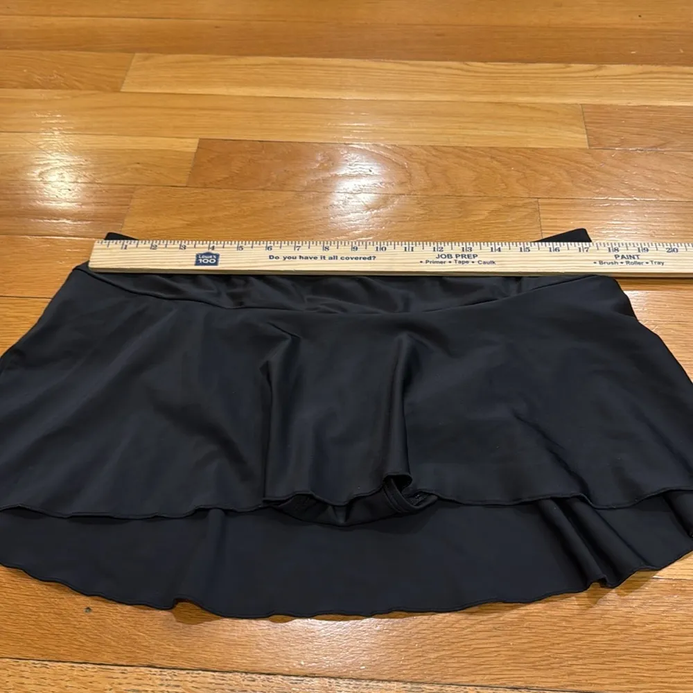 Beach Bump by motherhood maternity black swim skirt size large. - Image 2