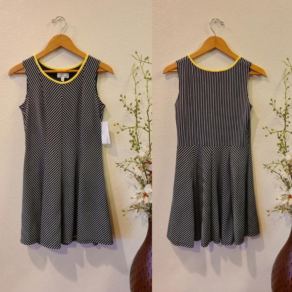 Signature by Robbi Bee Dress Petite Medium 🎀 Size undefined - Image 3