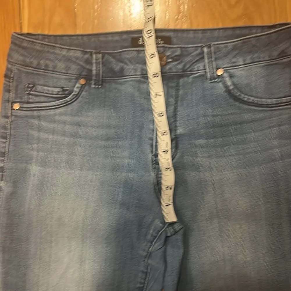D.jeans women’s jeans size 6. - Image 4
