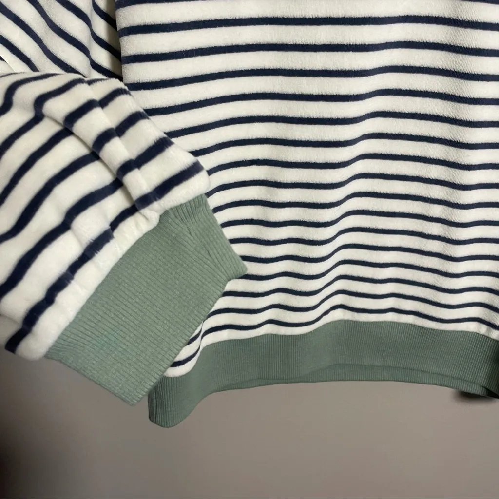 Madewell MWL Velour Crewneck Sweatshirt in Stripe
Size XS - Image 8