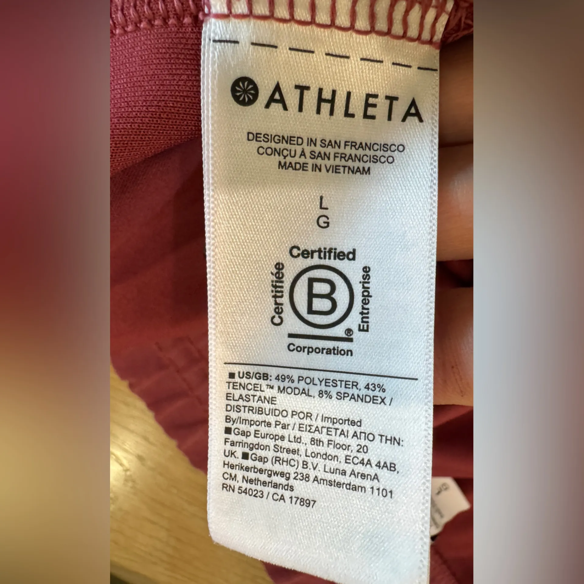 Athleta Seasoft Mid Rise cropped Pants size large - Image 5