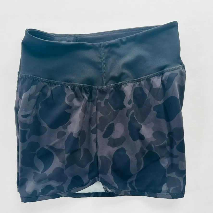 GoRuck Ladies Training Shorts Frogskin Camo Black Grey Size 4 Workout Gym Run - Image 3