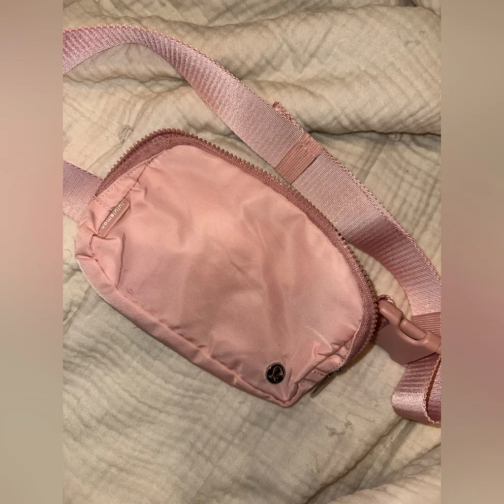 Lululemon  Everywhere Belt Bag 1L - Image 2