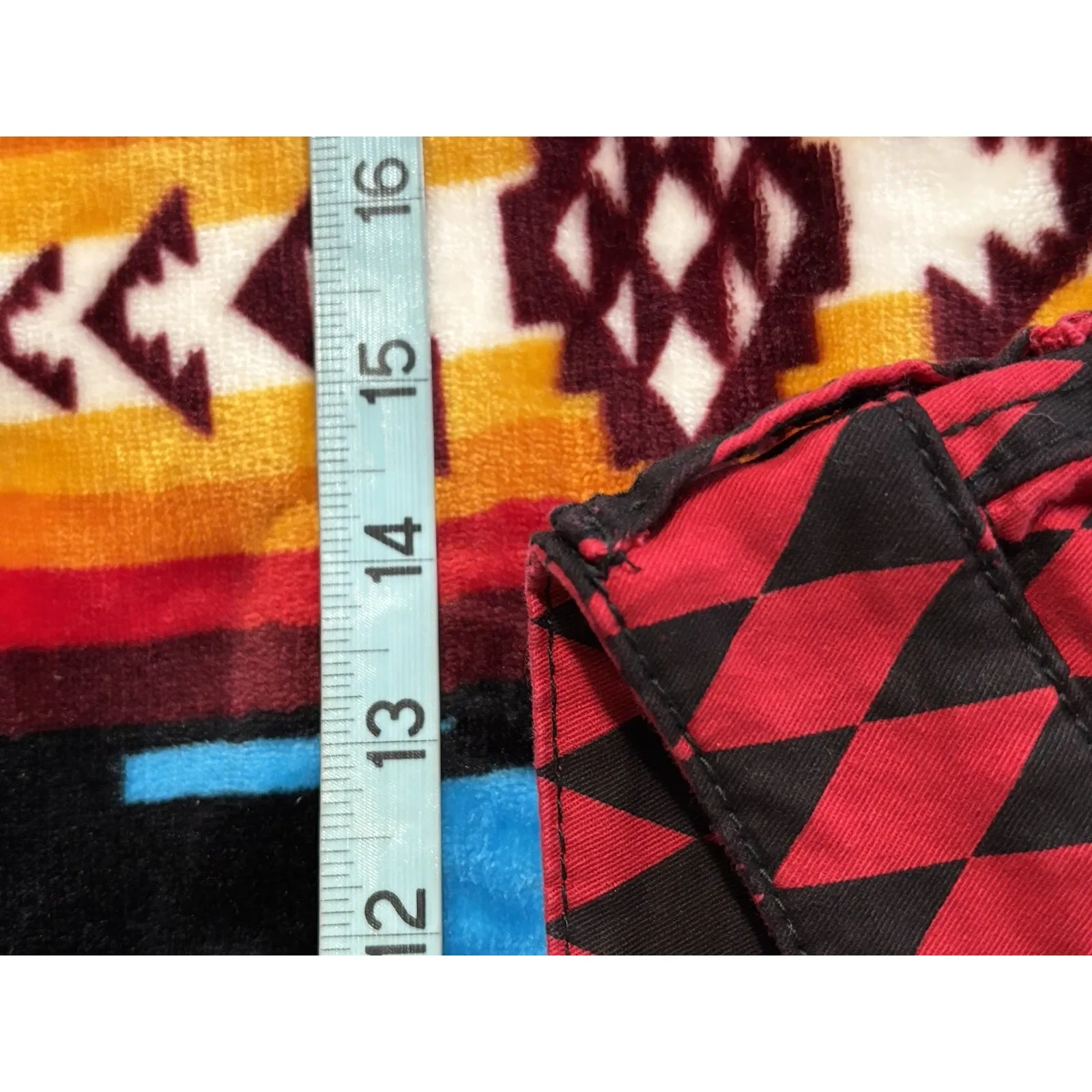 Royal Bones Color Block/Diamonds Red/Blk Zip Mid Rise Jeans Size 7 Logo EUC - Image 5