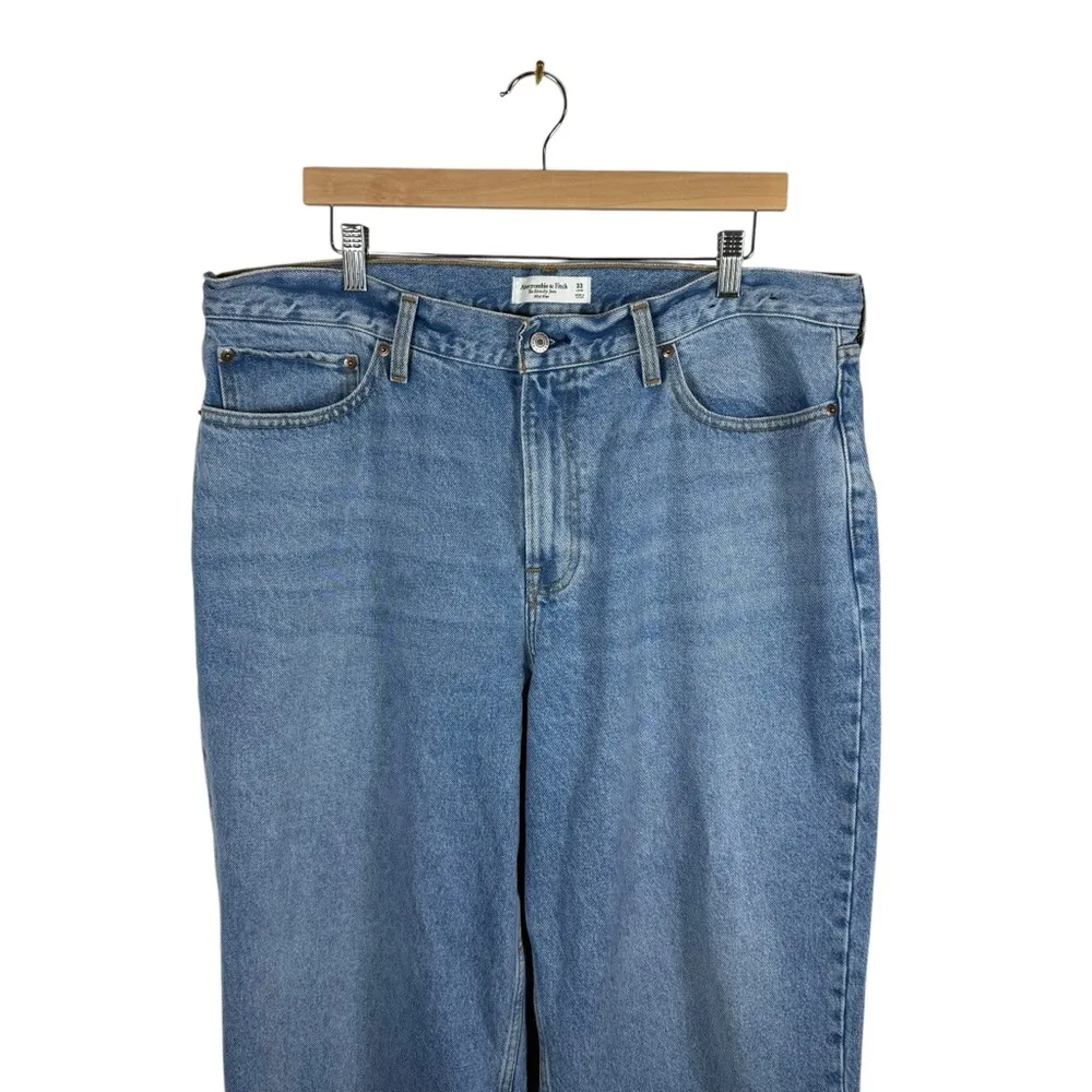 Abercrombie & Fitch Women’s Mid Rise Slouchy Jeans Medium Wash Size 33 Long - Image 3