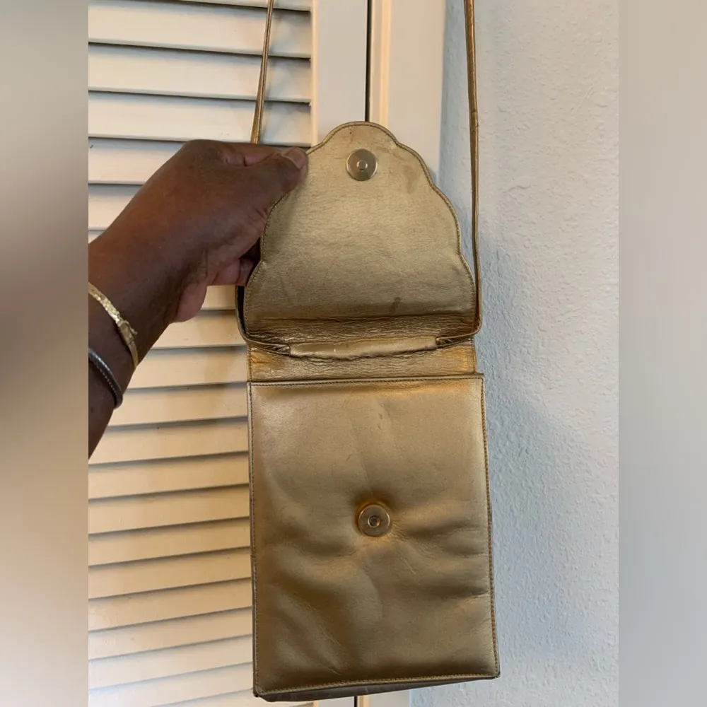 VINTAGE• Metallic Gold-• Leather•Stuart Weitzman• Crossbody/Shoulder bag - Image 3