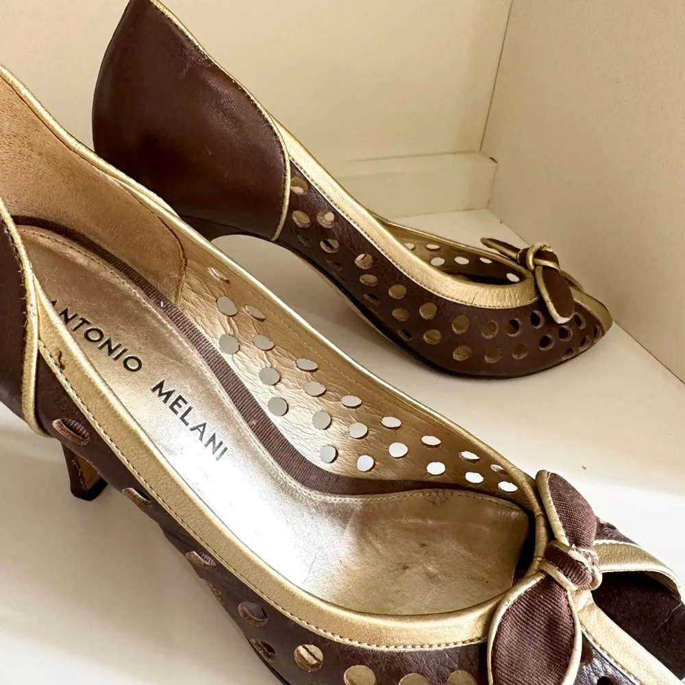 Antonio Melani Brown and Gold Open Toed Pumps size 5M - Image 5