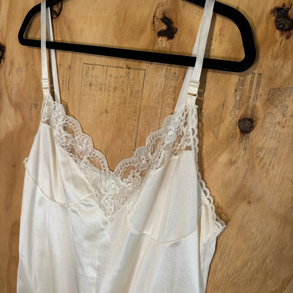 Vintage Body Lites Full Dress Slip Lace Trim Nylon Antron Sz 40 White - Image 2