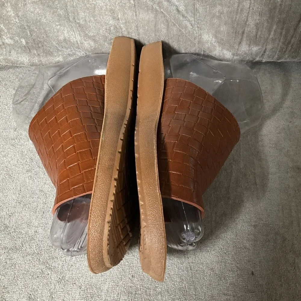 MukLuks Muk Luks About Face Brown Toepost Sandals 7 NWOT Slides - Image 4