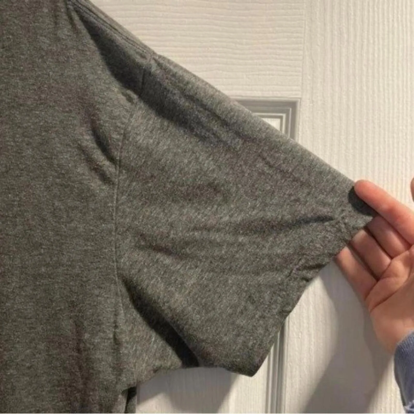 Gray, southern graphic “V - Image 3