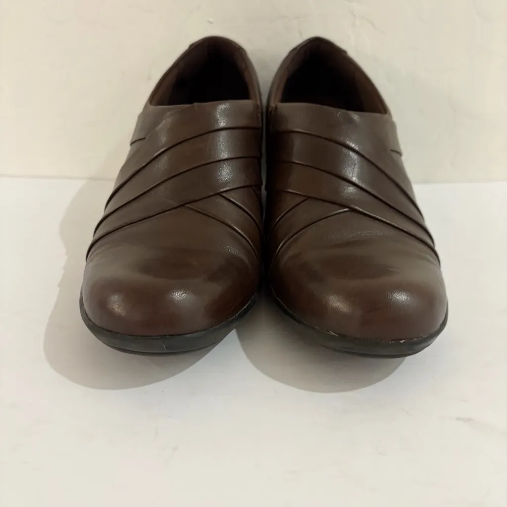 Clarks Collection Channing Essa Brown Leather Slip On Heel Loafer Size 8.5M - Image 5