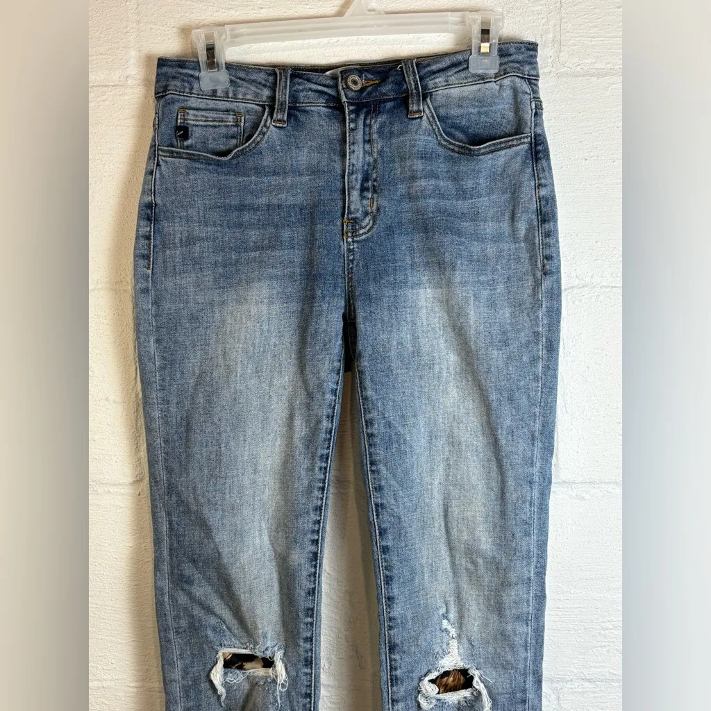 KanCan Woman’s Cheetah Distressed Casual Chic Classic Skinny Jeans Size 7/27 Blue - Image 4