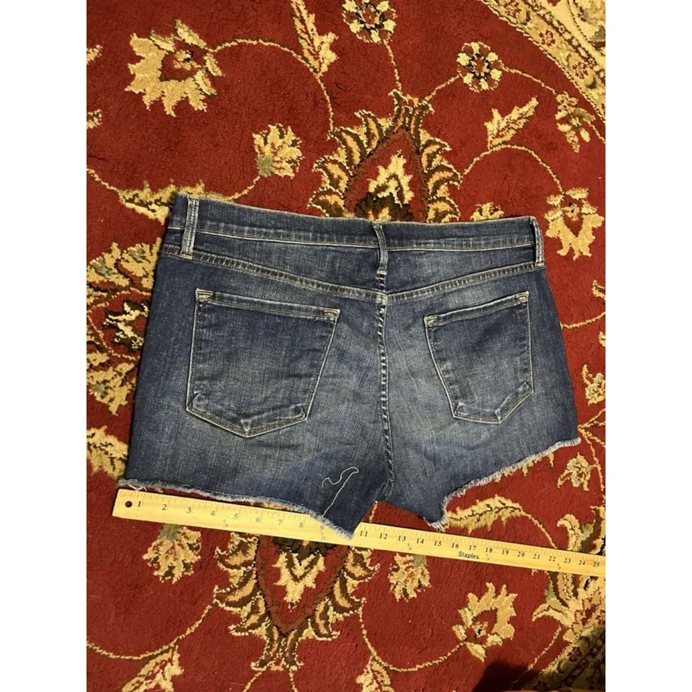 Frame Le Cutoff Raw Hem Denim Shorts in Willaims Wash Blue Sz 31 - Image 6