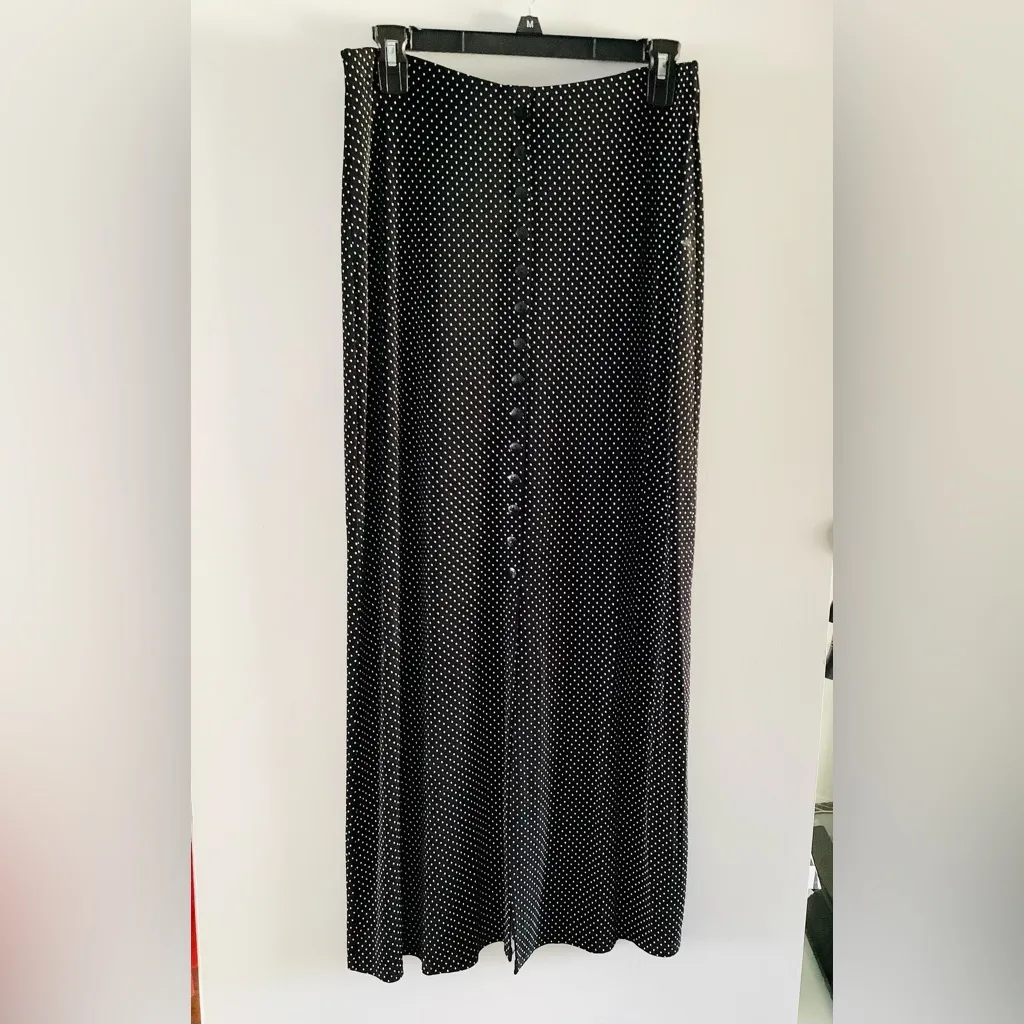 Exclusively atractive polka  dot maxi skirt🤍🖤🤍🖤🤍 - Image 3