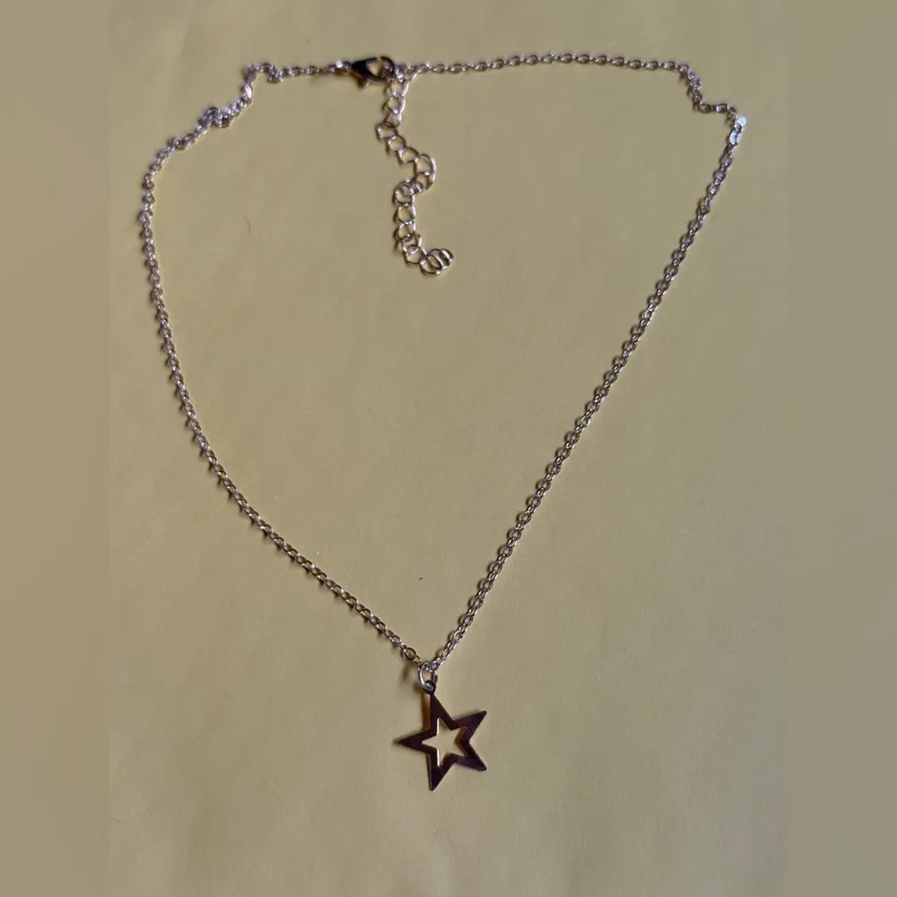 Gold Star Pendant Necklace 🌟 Silver - Image 3