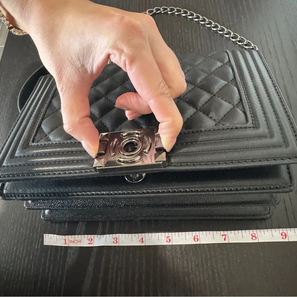 Black Quilted Crossbody Handbag - Image 7