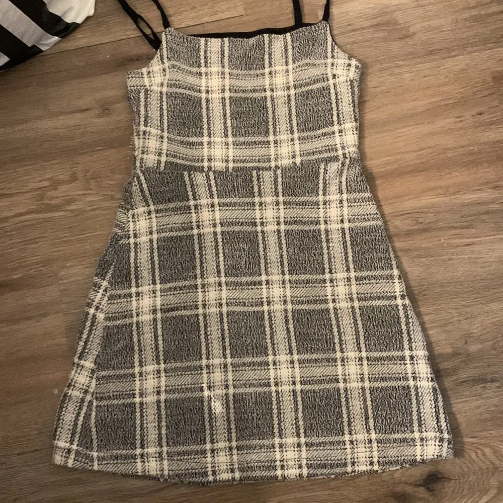 Urban outfitters plaid straight neck dress size small - Image 2