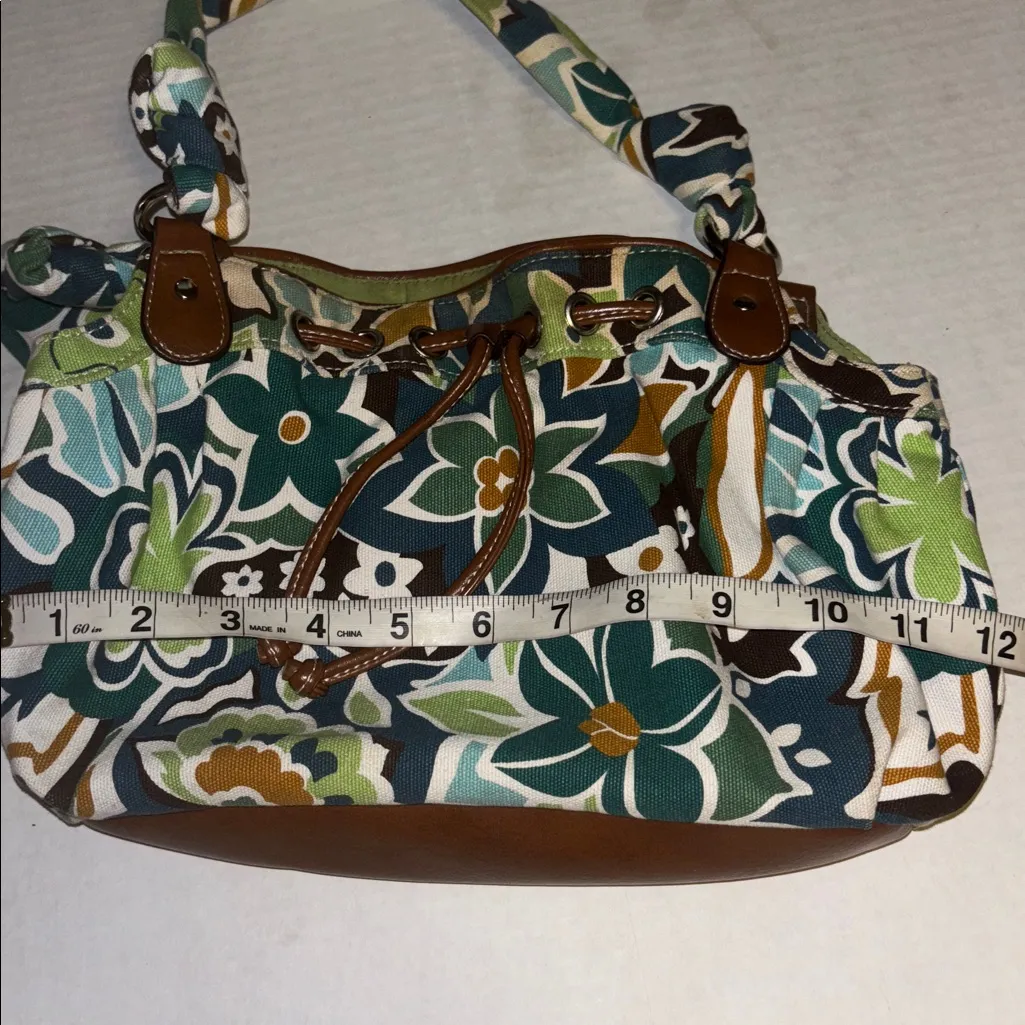 CROFT AND BARROW GREEN FLORAL DESIGN IN CANCAS WITH TAN FAUX LEATHER ACCENTS - Image 10