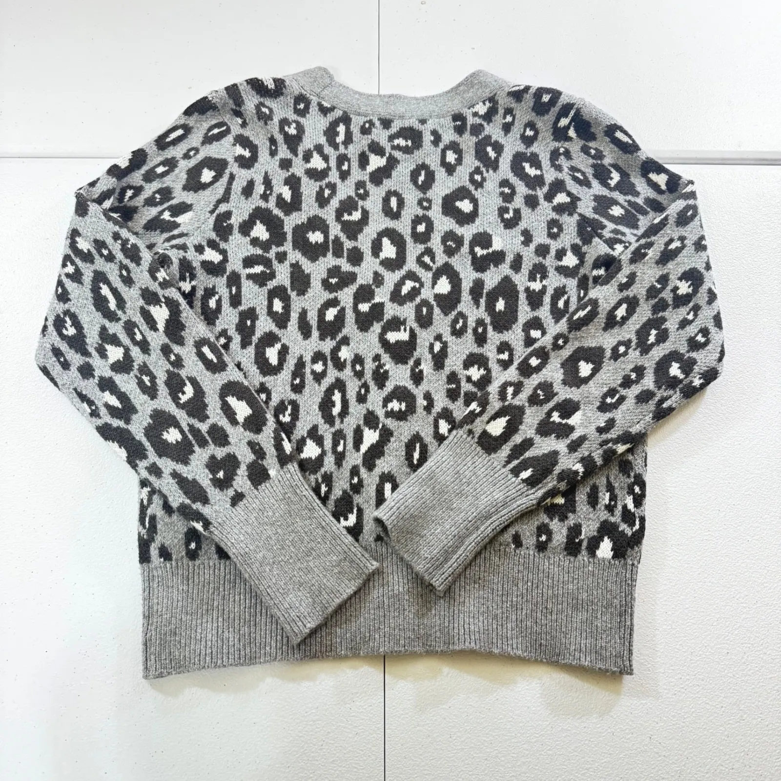 Chic Lucky Brand Leopard Print Button Front Cardigan Sweater Women's Size S P Gray - Image 7