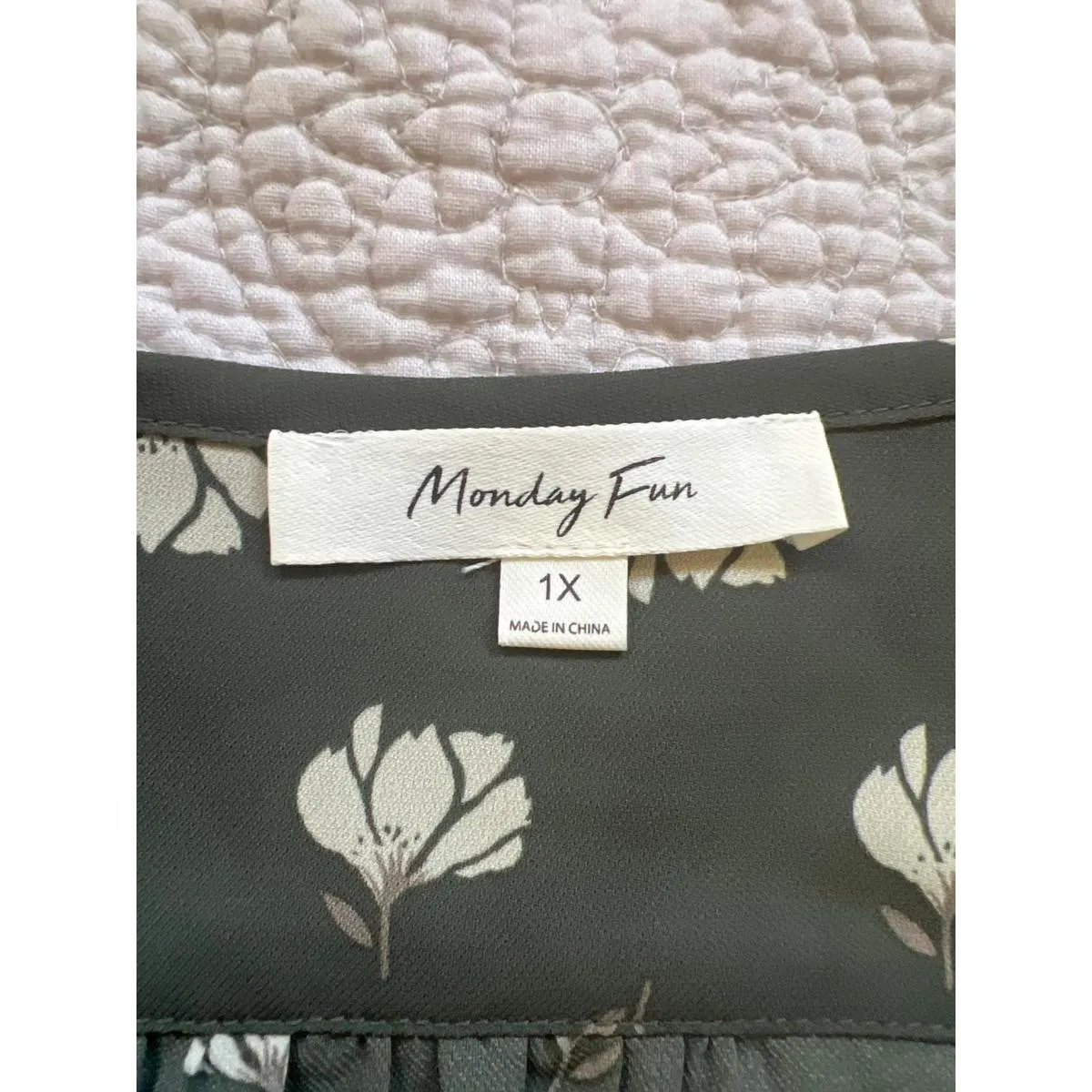 Monday Fun Women's Floral Print Blouse, Size 1X Green - Image 3