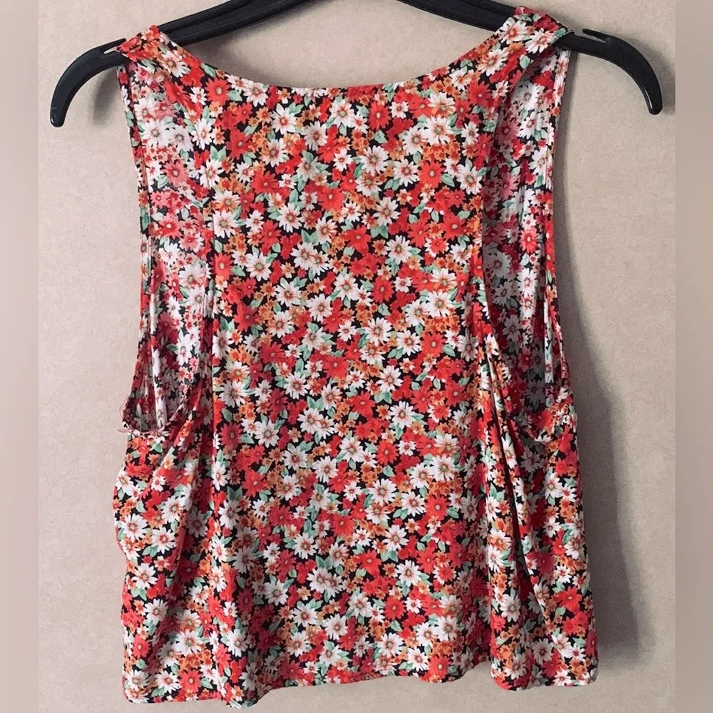 Floral Mid Drift Top Size M - Image 2