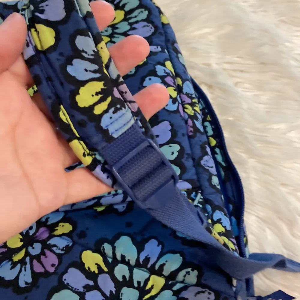 Vera Bradley Big Backpack outside condition excellent but inside have one rip - Image 13