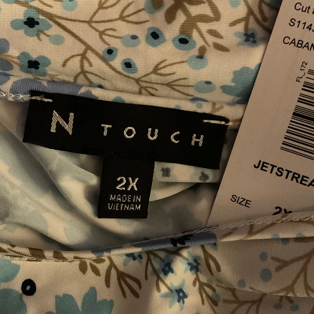 N Touch Floral Top in Shades of Blue. Ruffles on Sleeve and Hem. SIZE 2X, NWT Blue - Image 3