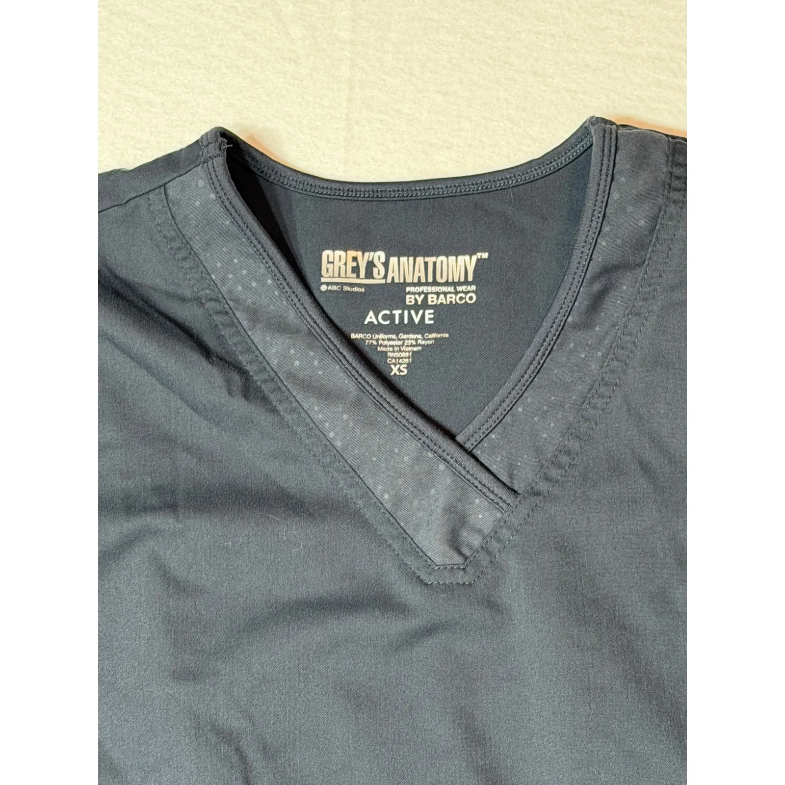 Grey's Anatomy Active‎ Scrub Top V-Neck Short Sleeve pockets Charcoal XS - Image 2