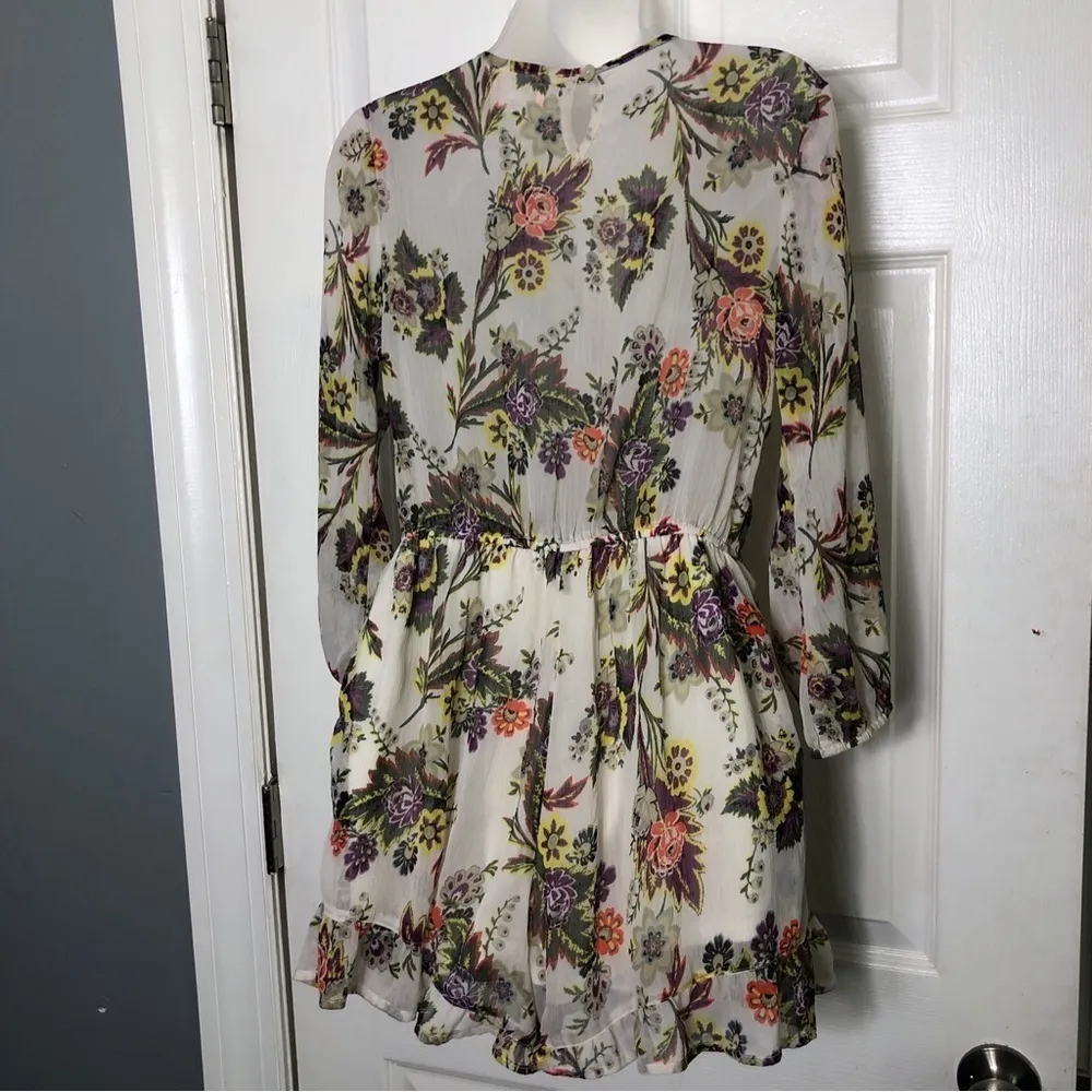 Band of gypsies floral romper small v neck ruffle sheer back & sleeves pockets - Image 4