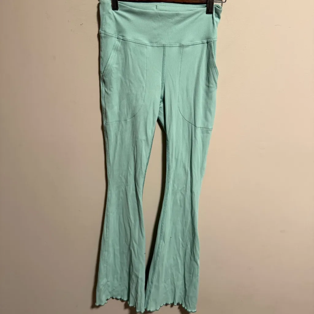 Outdoor Voices Patina Seafoam Flare Leggings Rib Mint Green- Size Small - Image 3