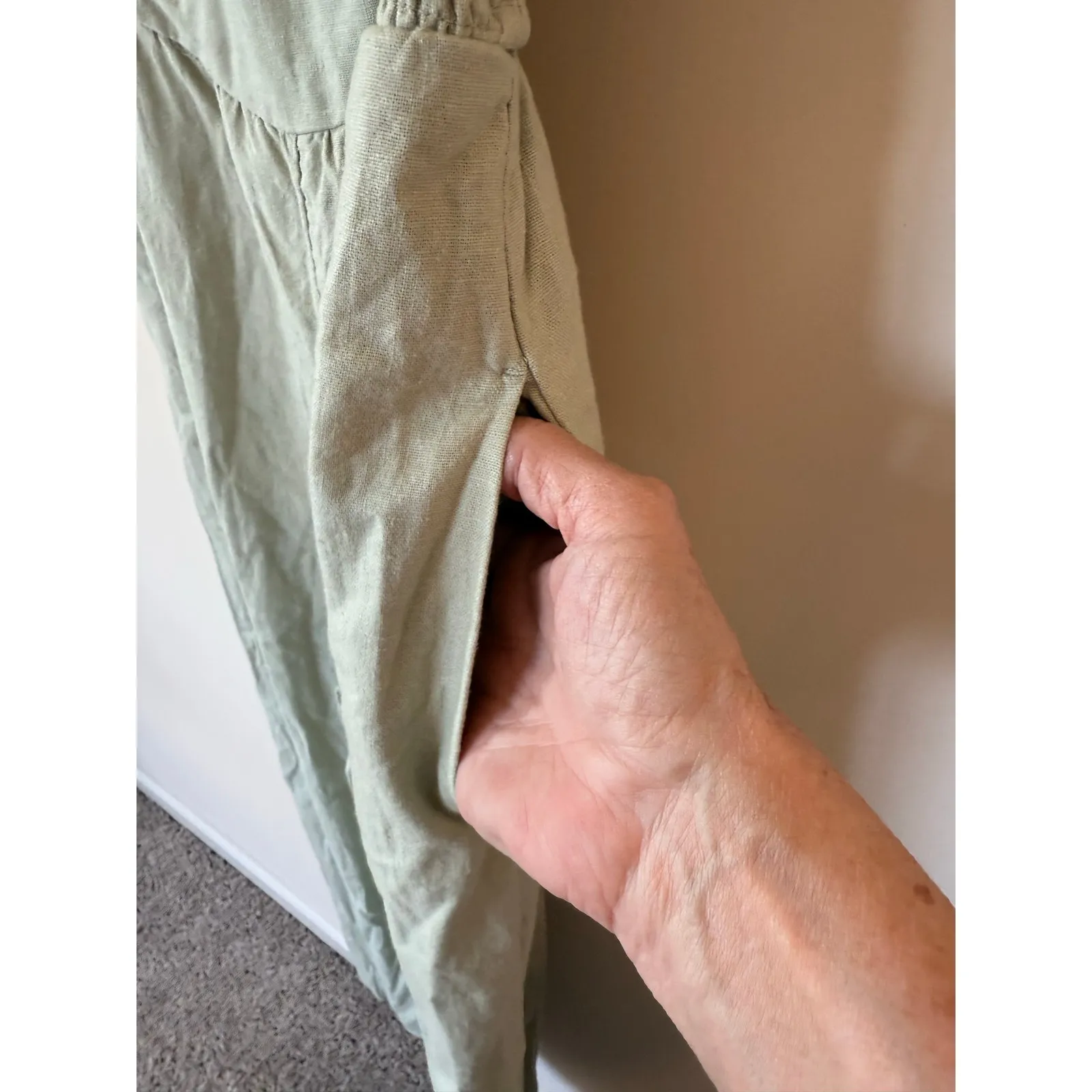 NWT Hollister Linen Blend Smocked Wide Leg Jumpsuit Green Women's Size Medium - Image 6