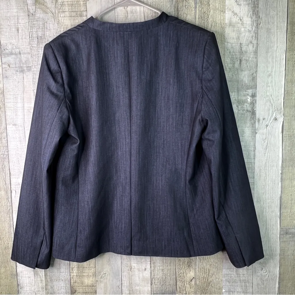 DKNY Size 14 1 Button Front Lined Blazer w/Shoulder Pads & Zippered Pockets - Image 2