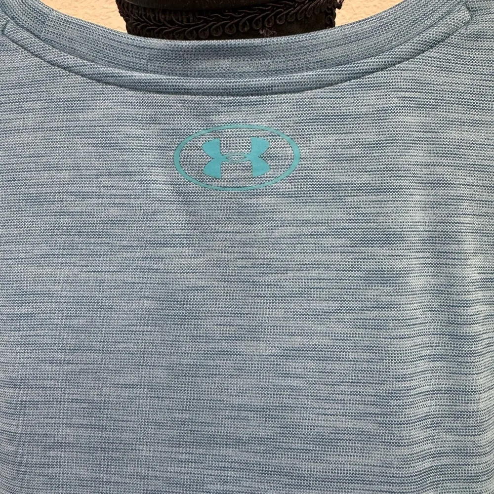 Under Armour Women's Blue T-Shirt - Image 4